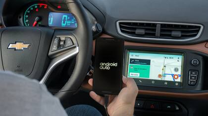 Una vista de Android Auto con Waze dentro del Chevrolet Onix, uno de los vehículos que tendrá disponible el servicio de cartografía digital