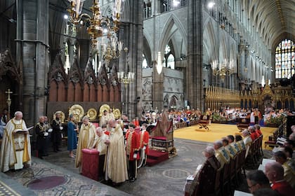 Una vista de la abadía de Westminster que desde 1066 es el escenario de las coronaciones y, con el paso del tiempo, también es sede de otras ceremonias notables de la monarquía británica, como bodas reales o funerales de Estado.
