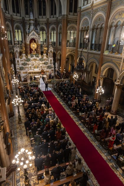 Una vista de la basílica del Santísimo Sacramento, considerada una de las más lujosas de Buenos Aires y la elegida para celebrar los casamientos de la alta sociedad
porteña.