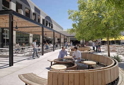 Una vista de la cafetería que tiene Facebook en Menlo Park. Las autoridades en California buscan que las grandes compañías tecnológicas promuevan entre sus empleados el consumo en los negocios locales
