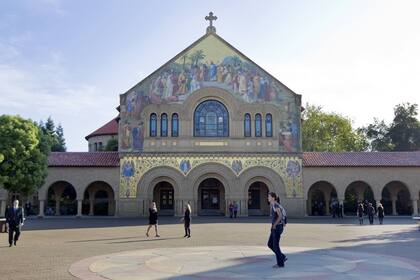 Una vista de la capilla de la Universidad de Stanford, en donde se realizará una ceremonia para recordar a Steve Jobs