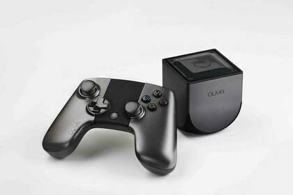 Una vista de la consola Ouya, que salió al mercado a 99 dólares