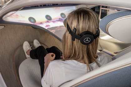 Una vista de la interfaz cerebro máquina de Mercedes-Benz, equipado con sensores que registran las ondas cerebrales del conductor