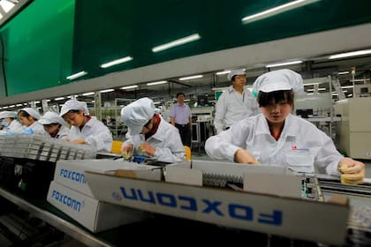 Una vista de la línea de producción de Foxconn en Shenzhen, China