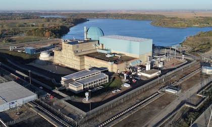 Una vista de la planta nuclear de Clinton, en Illinois, que extenderá dos décadas su operación para suministrar energía a centros de cómputo