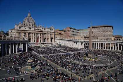 Una vista de la Plaza de San Pedro del Vaticano (AP Foto/Gregorio Borgia)