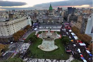 Un vallado y un operativo cauto para dividir a los manifestantes
