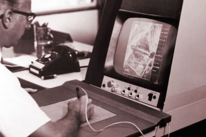 Una vista de la tableta digitalizadora de RAND; creada en la década de 1960, en la que se probó el primer sistema de identificación facial