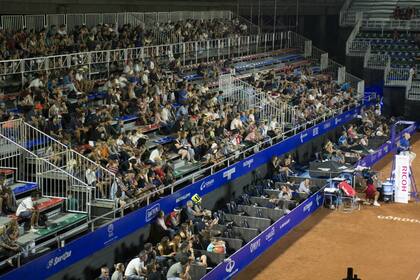 Una vista de las tribunas tubulares en el predio del estadio Mario Kempes.