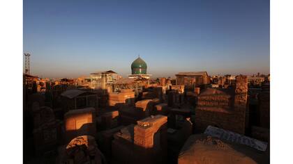 Una vista de las tumbas en el cementerio