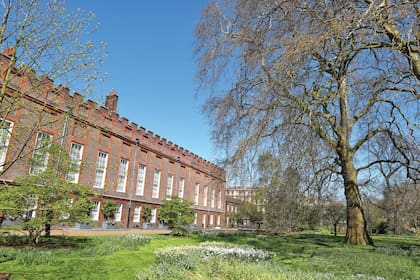 Una vista de los jardines de Clarence House