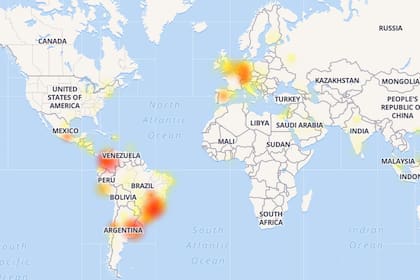 Una vista de los reportes de fallas publicados por los usuarios de WhatsApp recopilados por el sitio Down Detector