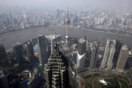 Una vista de Shanghai, China. Un informe sugiere que el gobierno de ese país tiene una división especializada en ataques informáticos