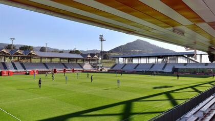Una vista de una cancha de entrenamiento de Lezama, el predio del Athletic Club de Bilbao, donde se entrena la selección argentina