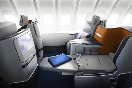 Una vista del asiento de la clase ejecutiva de Lufthansa, a cargo de la agencia de diseño PearsonLloyd