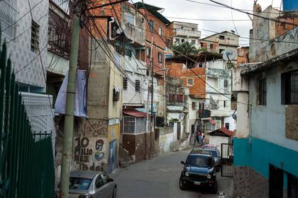 Una vista del barrio Los Magallanes, en Caracas, tomada el 10 de diciembre de 2020 mientras miembros de la oposición van puerta por puerta como parte de su "consulta popular"