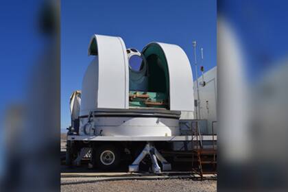 Una vista del cañón laser del sistema SHIeLD que la Fuerza Aérea de EEUU probó en White Sands, Nuevo Mexico