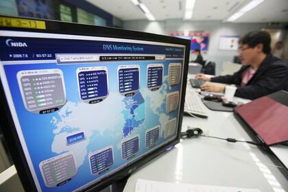 Una vista del centro de monitoreo de seguridad de Internet en Corea del Sur. Tras los ataques masivos de 2014, las compañías ponen en el centro de sus prioridades la integridad de sus redes corporativas