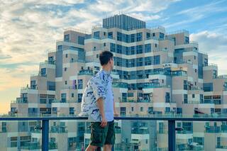 La construcción de 18 pisos que sus habitantes llaman “la pirámide de la felicidad”