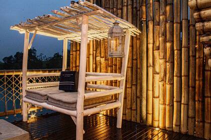 Una vista del deck de la suite. El hotel fue creado por Jürgen Klaric, un especialista en marketing y neurociencias, que lo define como "uno de los mejores lugares para relajarse y encontrarse con la naturaleza".