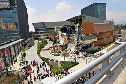 Una vista del derrumbe en el centro comercial