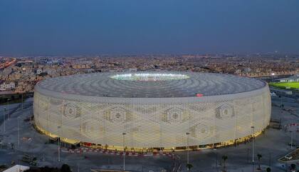 Una vista del estadio mundialista Al Thumama, una de las sedes de Qatar 2022
