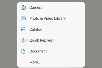 Una vista del menú que tendrá disponible WhatsApp Business para realizar respuestas rápidas con fotos, videos o documentos desde teléfonos Android y iPhone