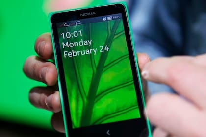 Una vista del Nokia X, el teléfono móvil que utiliza una versión modificada de Android