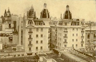 Una vista del Pasaje Rivarola hacia 1926; al fondo, el Palacio Barolo