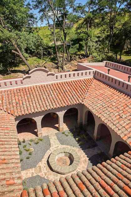 Una vista del patio central desde la torre.