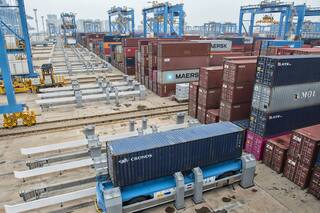 Sin estibadores: "cargar bolsas en el puerto" ahora hay que decírselo a un robot