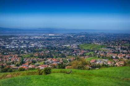 Una vista del valle donde se asienta el Silicon Valley, con las clásicas casa bajas californianas