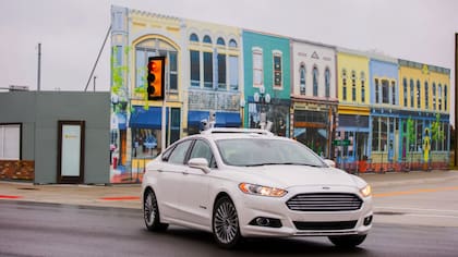 Una vista del vehículo autónomo de Ford en una prueba realizada en la ciudad simulada M-City