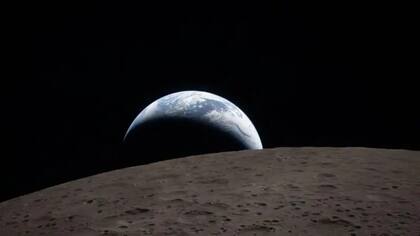 Una vista espectacular de la Tierra, desde el punto de vista de la Luna