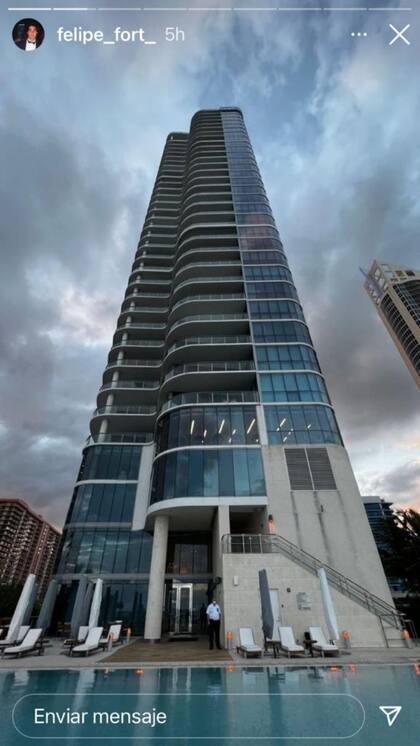 Una vista exterior del imponente edificio