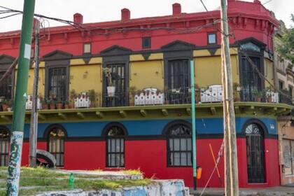 Una vista externa de la casa en La Boca de Francis Mallmann que sirvió de escenografía para la serie Nada