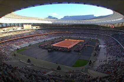 Una vista general del estadio de Ciudad del Cabo, con una concurrencia récord