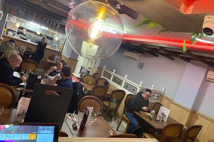 Una vista interior de Los Amigos, el restaurante que fue timado por cuatro comensales que se fueron sin pagar la semana pasada
