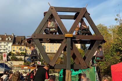 Una vuelta al mundo de épocas pasadas en la fiesta de la Edad Media.
