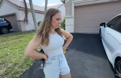 Una youtuber española contó su experiencia al vender su auto Toyota Camry 2020