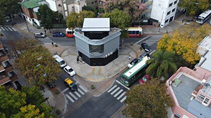 Una zapatería y un estudio de arquitectura funcionan en una de las manzanas más chicas de Villa Devoto, a pocos metros de la avenida Beiró