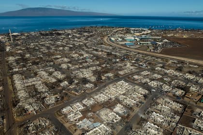 Una zona afectada por incendios se ve en Lahaina, Hawai, el 17 de agosto de 2023