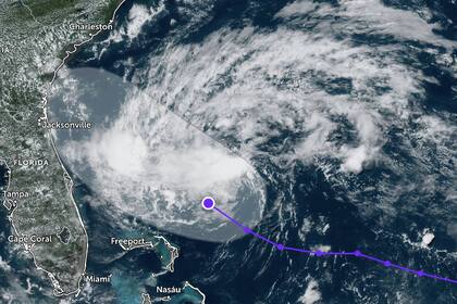 Una zona de baja presión tiene 40% de probabilidad de convertirse en depresión tropical y se aproxima a las costas del noreste de Florida