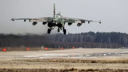 Una zona de exclusión aérea sobre Ucrania significaría que las fuerzas militares, específicamente las fuerzas de la OTAN