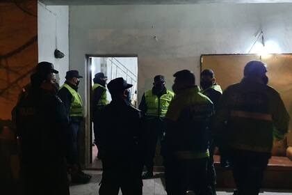 Unas 150 personas, entre ellas una oficial de policía de la provincia de Buenos Aires y un efectivo de la Ciudad, fueron sorprendidas en una fiesta clandestina, en el Partido bonaerense de La Matanza.