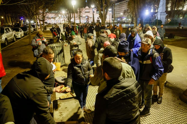 La dramática foto que el Gobierno quiere ocultar: hay más pobres y chicos con hambre en la Argentina