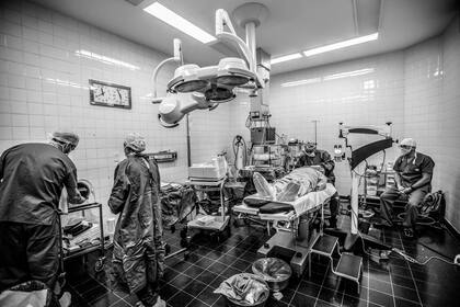 Unas 450 personas de diferentes localidades de Salta fueron operadas de cataratas durante cuatro días por un equipo de 50 profesionales en el Hospital materno infantil