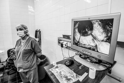 Unas 450 personas de diferentes localidades de Salta fueron operadas de cataratas durante cuatro días por un equipo de 50 profesionales en el Hospital materno infantil