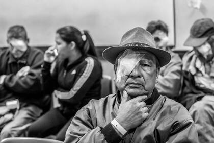 Unas 450 personas de diferentes localidades de Salta fueron operadas de cataratas durante cuatro días por un equipo de 50 profesionales en el Hospital materno infantil