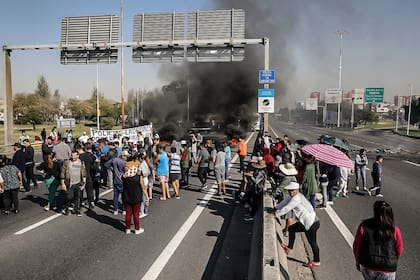 Unas treinta personas generaron un caos de tránsito por una protesta en la autopista Riccheri